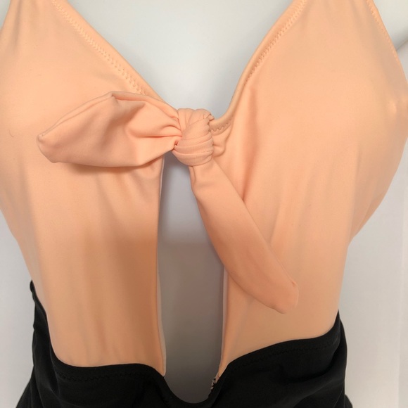 Cupshe keyhole one piece swimsuit - Picture 2 of 3